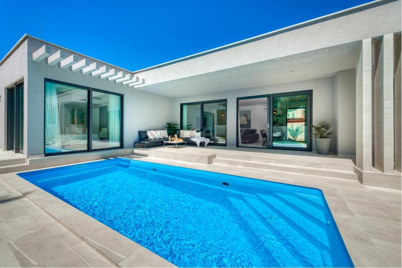 Villa Oasis - Your Luxury Home Away From Home Celopeci Exterior foto