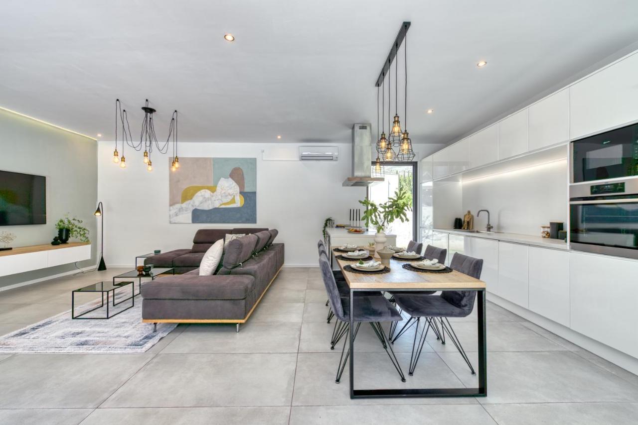 Villa Oasis - Your Luxury Home Away From Home Celopeci Exterior foto