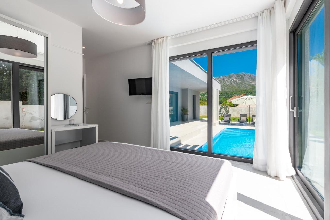 Villa Oasis - Your Luxury Home Away From Home Celopeci Exterior foto